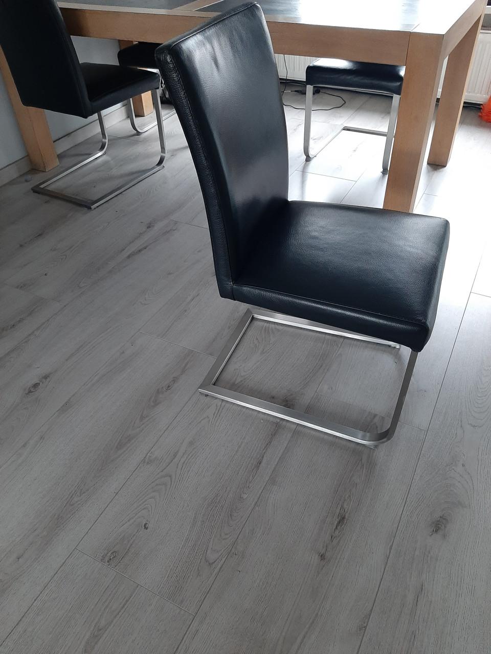 Eetkamertafel, salontafel, dressoir en bijzettafeltje