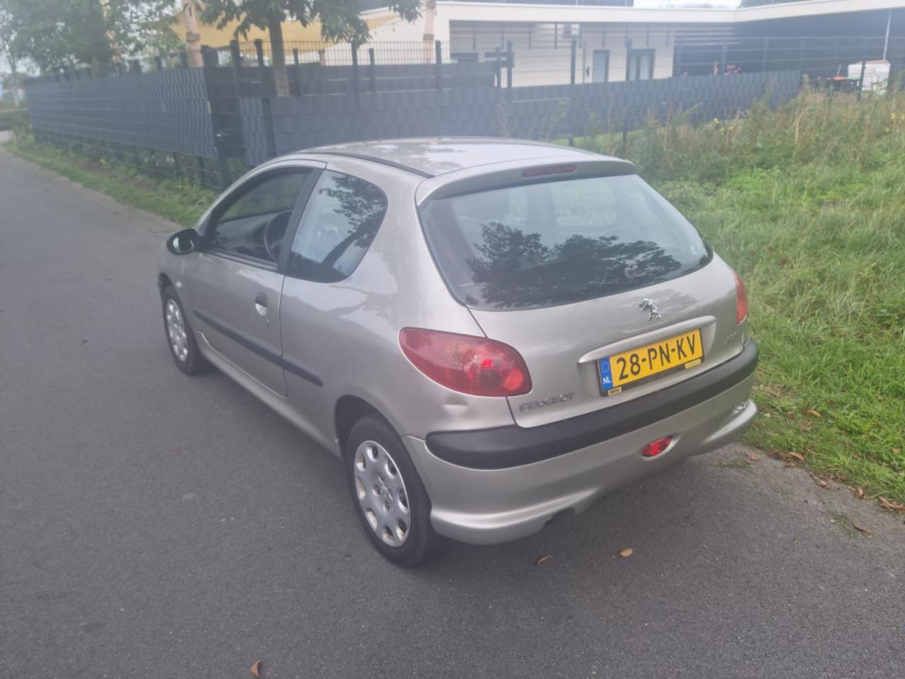 Peugeot 206 1.4i bj 2004 apk 5-2027