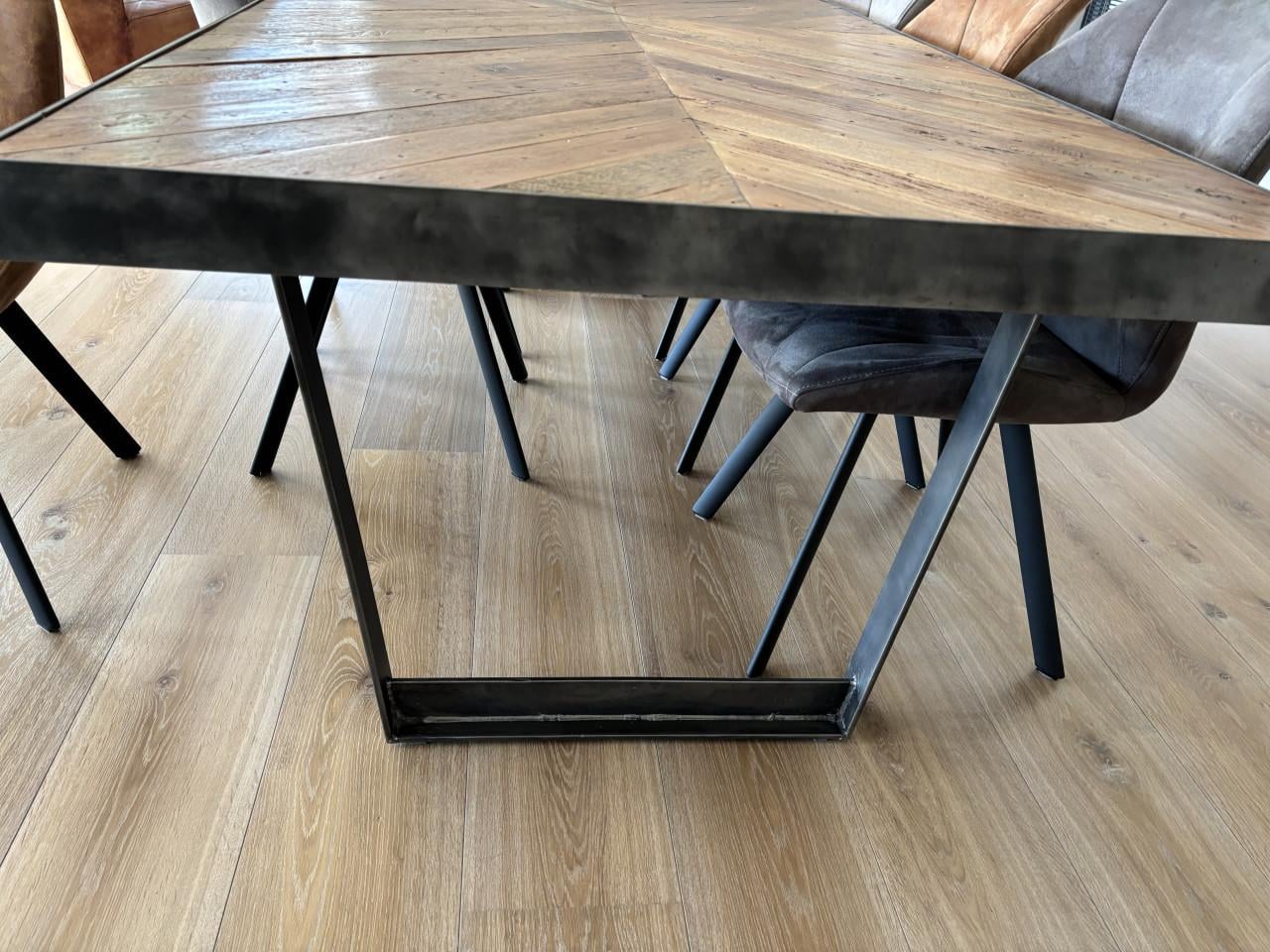 Eetkamertafel