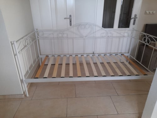Metalen 1 Persoons bed  90 x 200 (in goede staat )