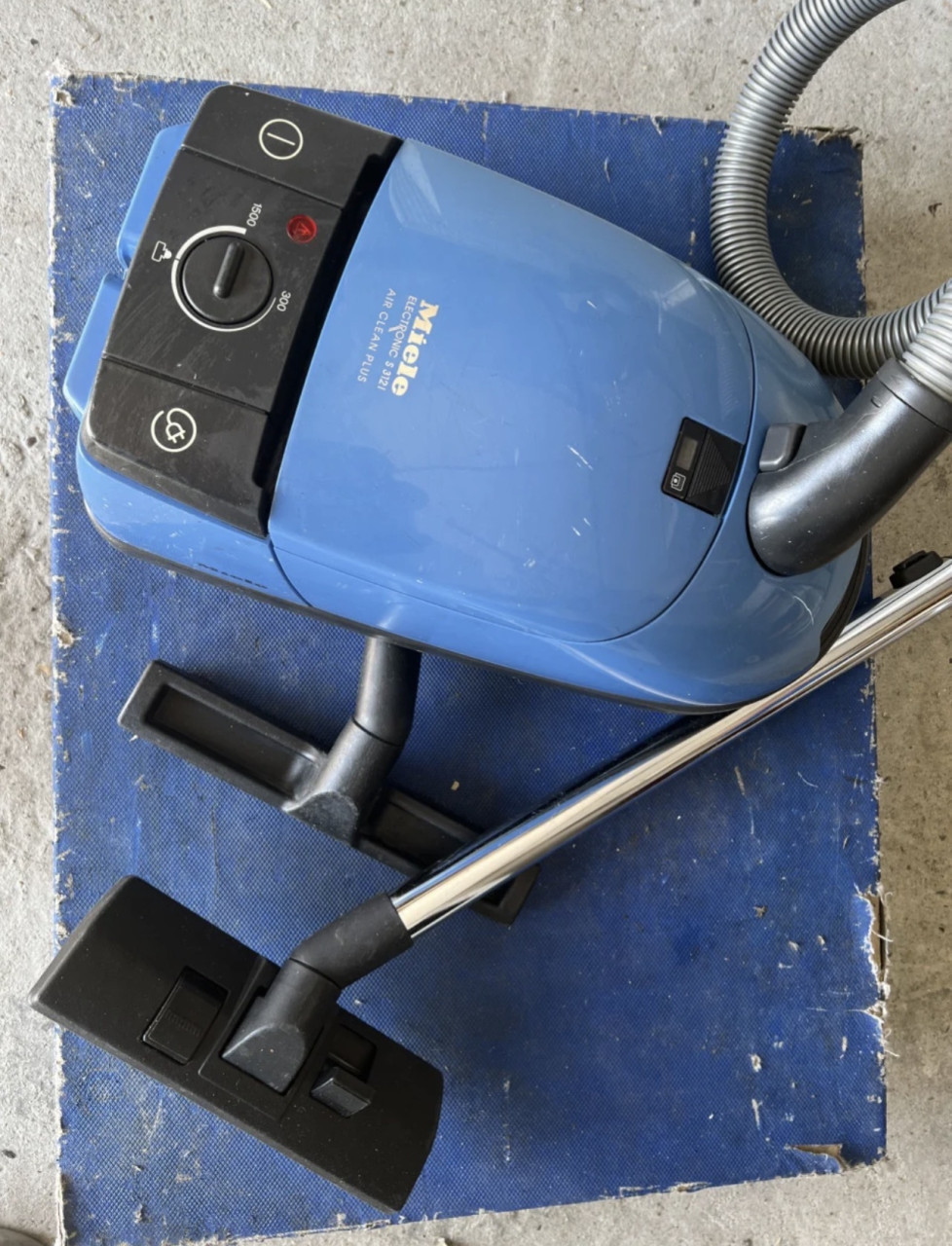 Miele Stofzuiger 1500W compleet met alle hulpstukken als nieuw