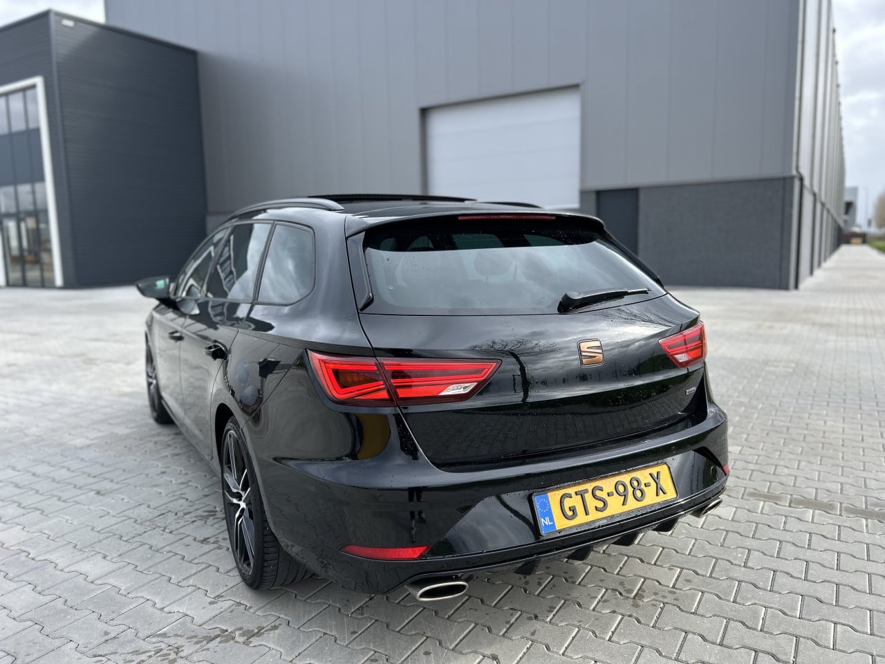 Seat Leon Cupra ST 300 4Drive |PANO|DSG|LANE ASSIST|CAMERA