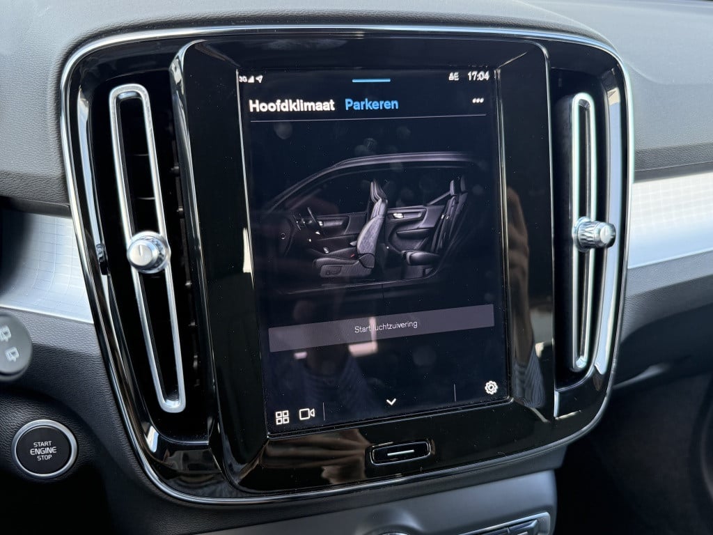 Volvo XC40 b4 197pk plus dark |adap.cruise| trekhaak | camera| elektrische
