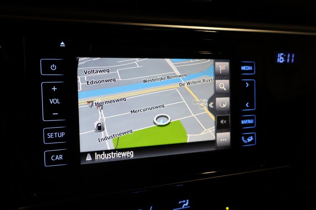 Toyota Auris 1.8 hybrid lease