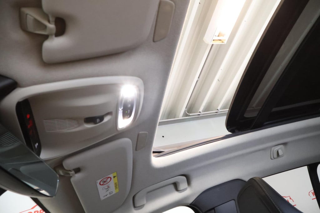 Volvo XC40 1.5 t3 momentum pro nl auto, panoramadak, el kofferklep, carplay