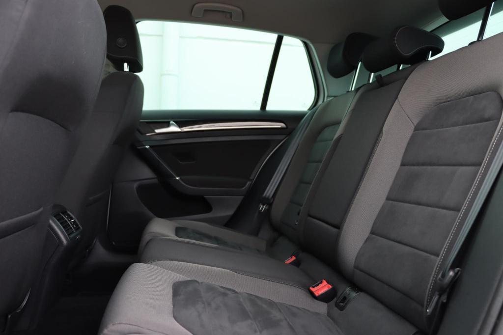 Volkswagen Golf 1.0 tsi highline 115pk dsg7