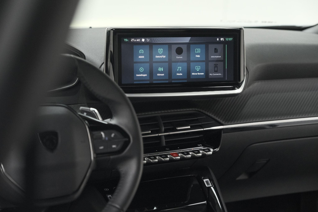 Peugeot 2008 puretech 130 eat8 allure | camera | navigatie | apple carplay 