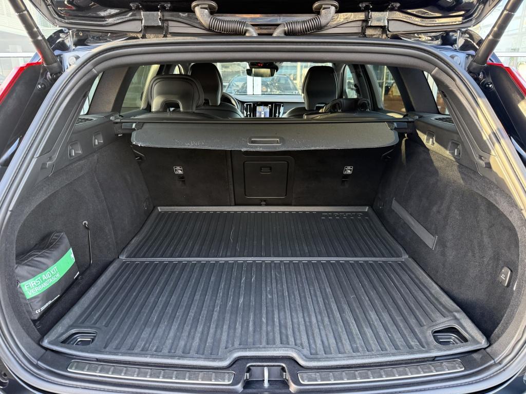 Volvo V60 t6 340pk recharge r-design| panodak| adap.cruise| trekhaak| 360c