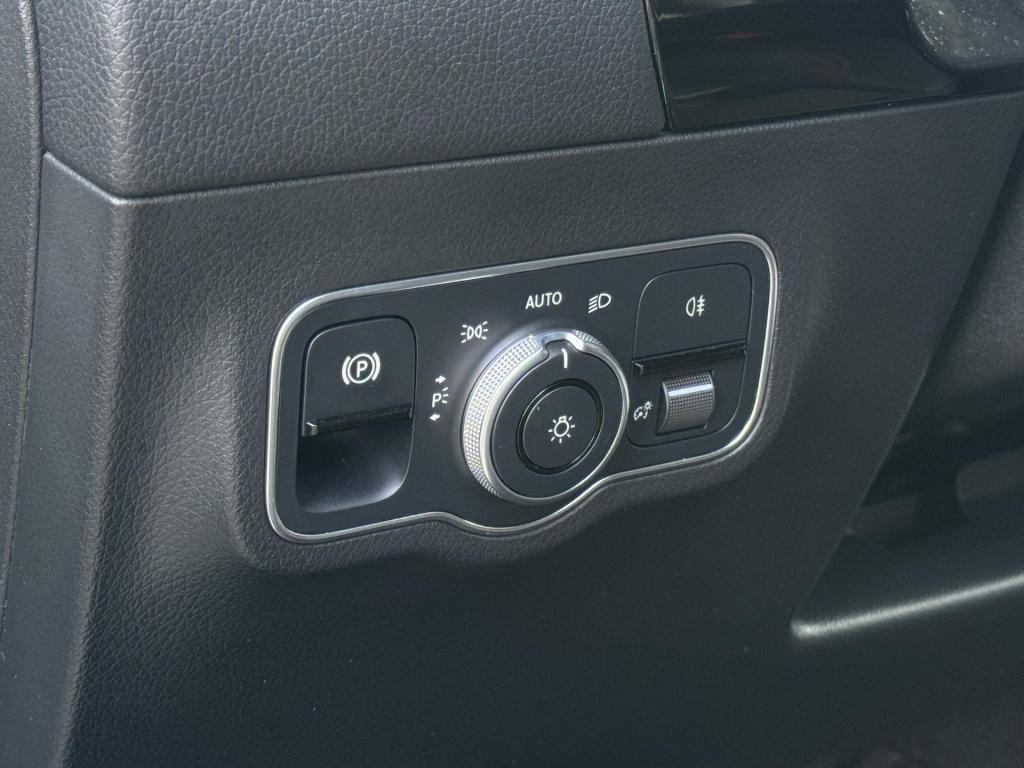 Mercedes-Benz Gla-klasse 200 amg line edition incl. trekhaak afneembaar!