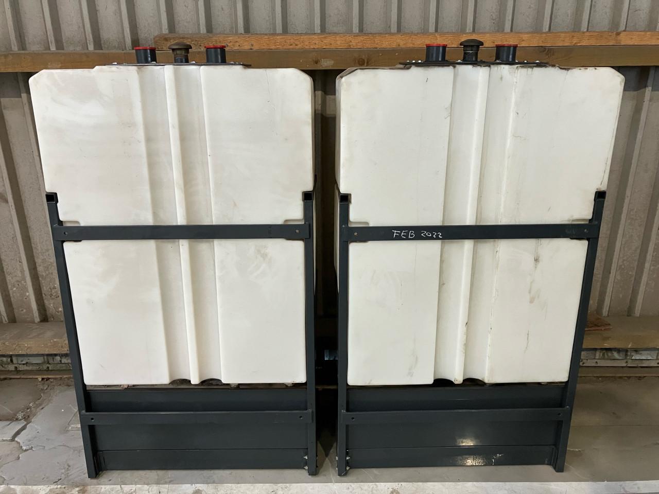 Muur reservoir motorolie en coolant