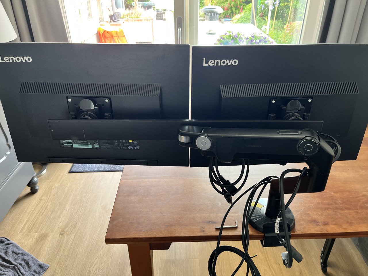 Lenovo Thinkvision (2x) + docking station + monitorarm 2V