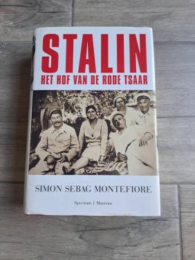Stalin Het hof van de rode tsaar van Simon Sebag Montefiore