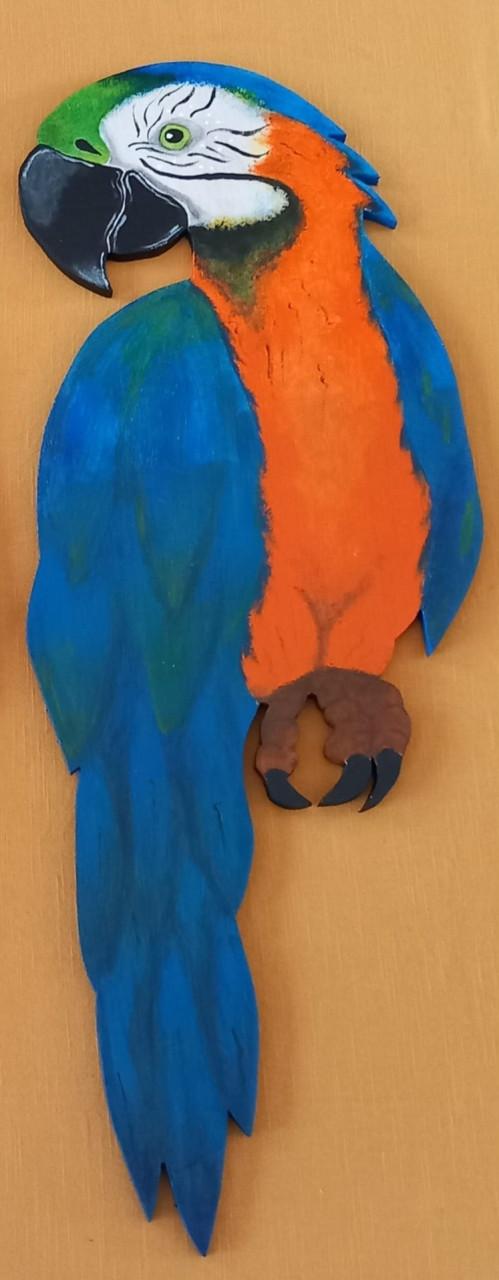 Diverse vogels zoals ara of toekan als tuindecoratie.