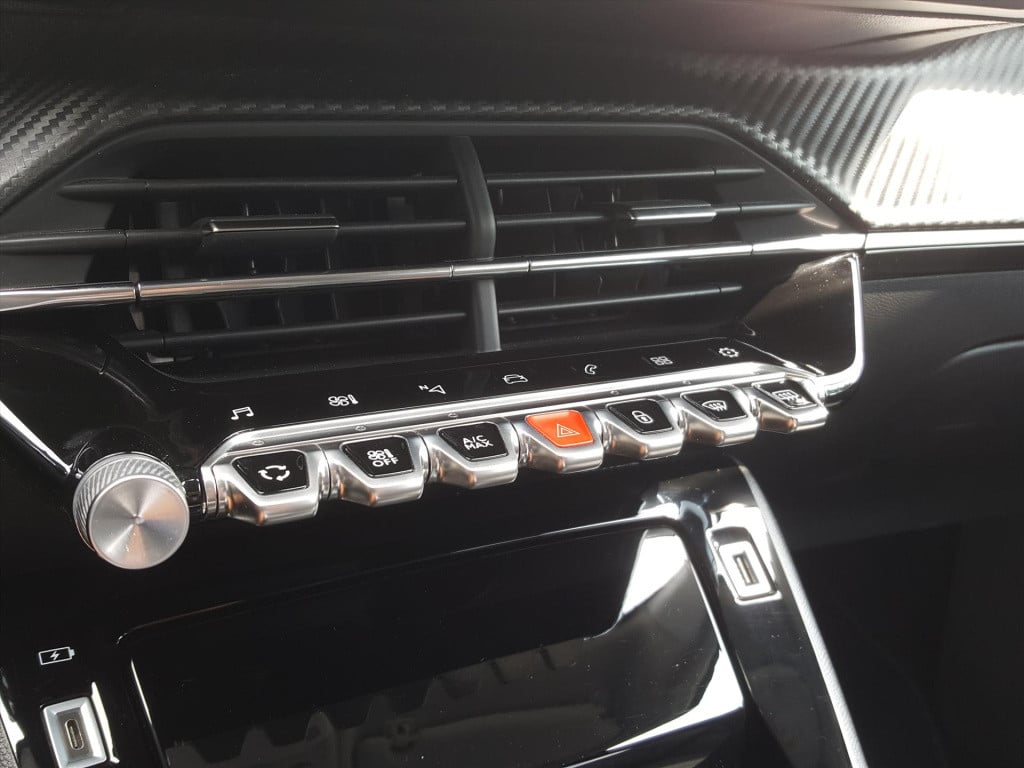 Peugeot 2008 1.2 puretech 100pk allure navigatie | trekhaak | cruise & clim