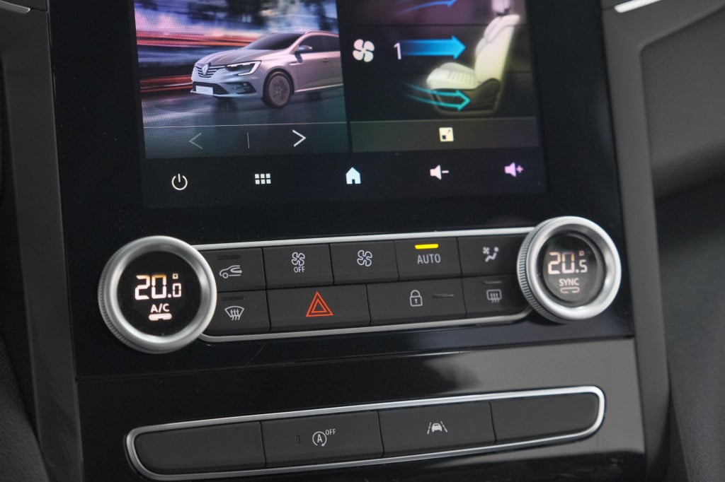 Renault Megane tce 140 edc techno | trekhaak | camera | navigatie | 9.3 inc
