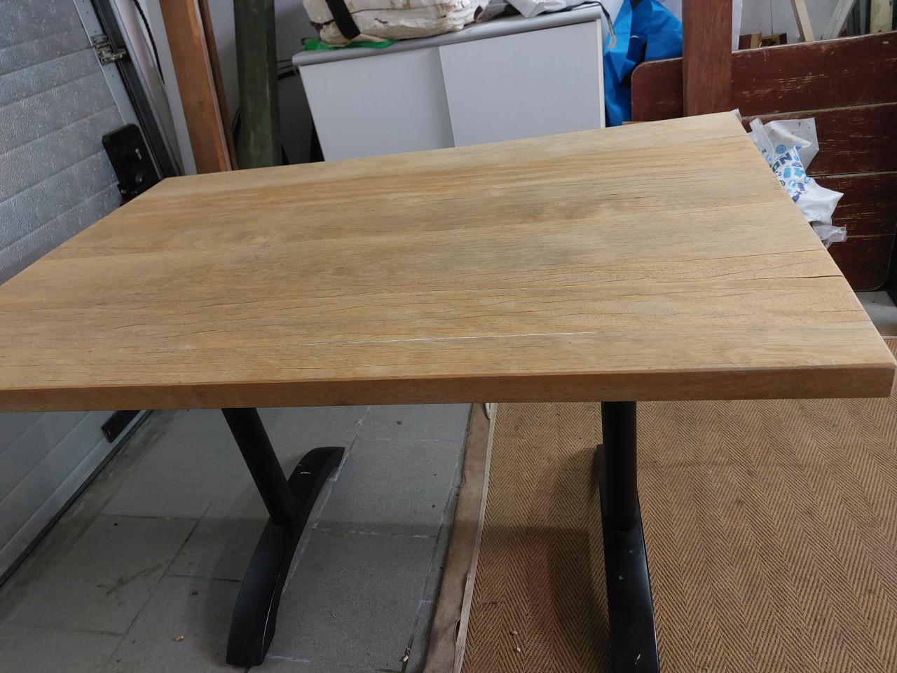 Mooie tuintafel met eiken blad