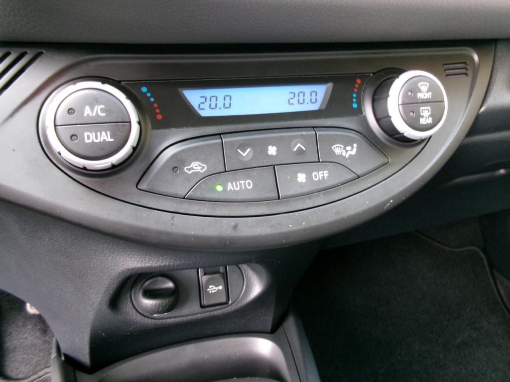 Toyota Yaris 1.5 hybrid clima, camera, multimedia, bluet.