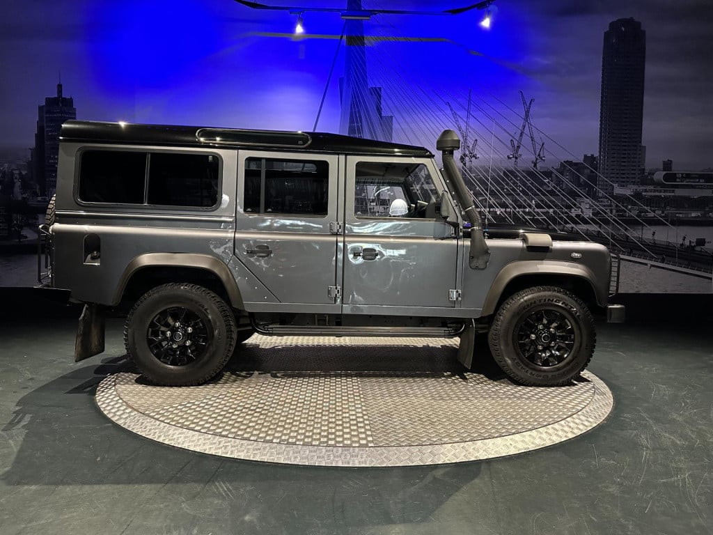 Land Rover Defender 2.4 td 110" x-tech dc *grijs kenteken 7 persoons*