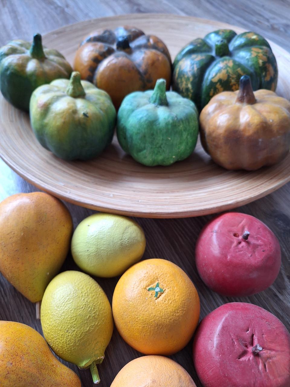 Grote houten schaal 45 cm. Eventueel met nep fruit