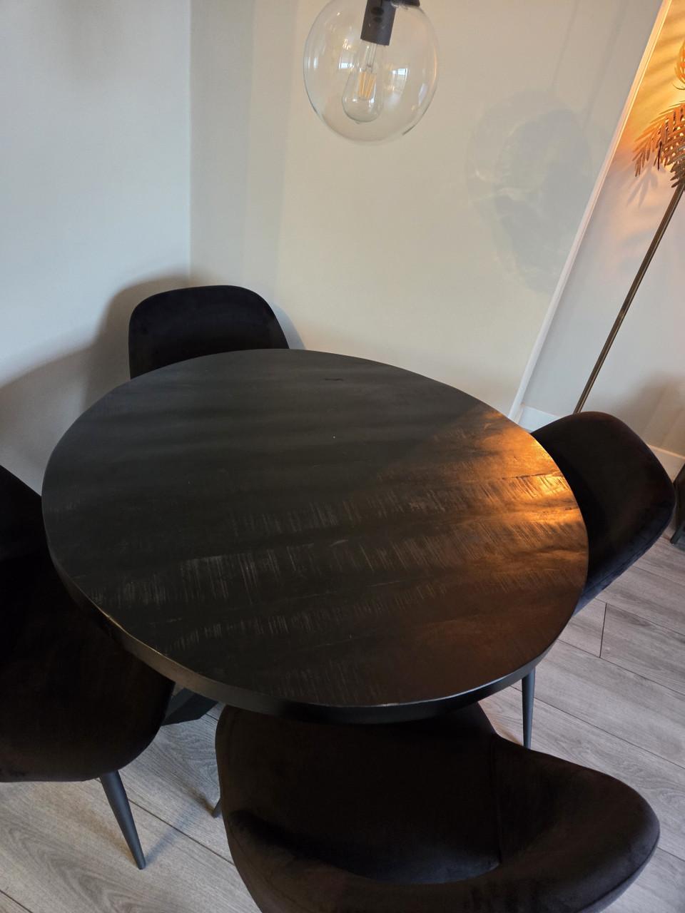 Eettafel + 4 stoelen