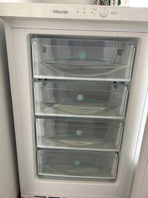 Mooie Miele Vrieskast zo goed als nieuw