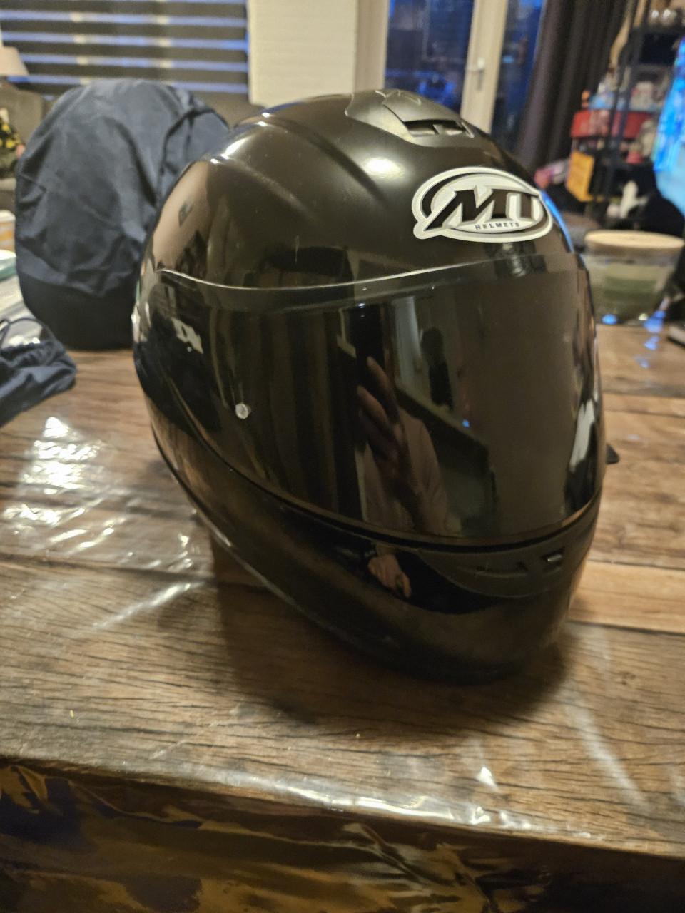 Scooterhelm 2 x  1 keer Maat M en 1 keer maat L