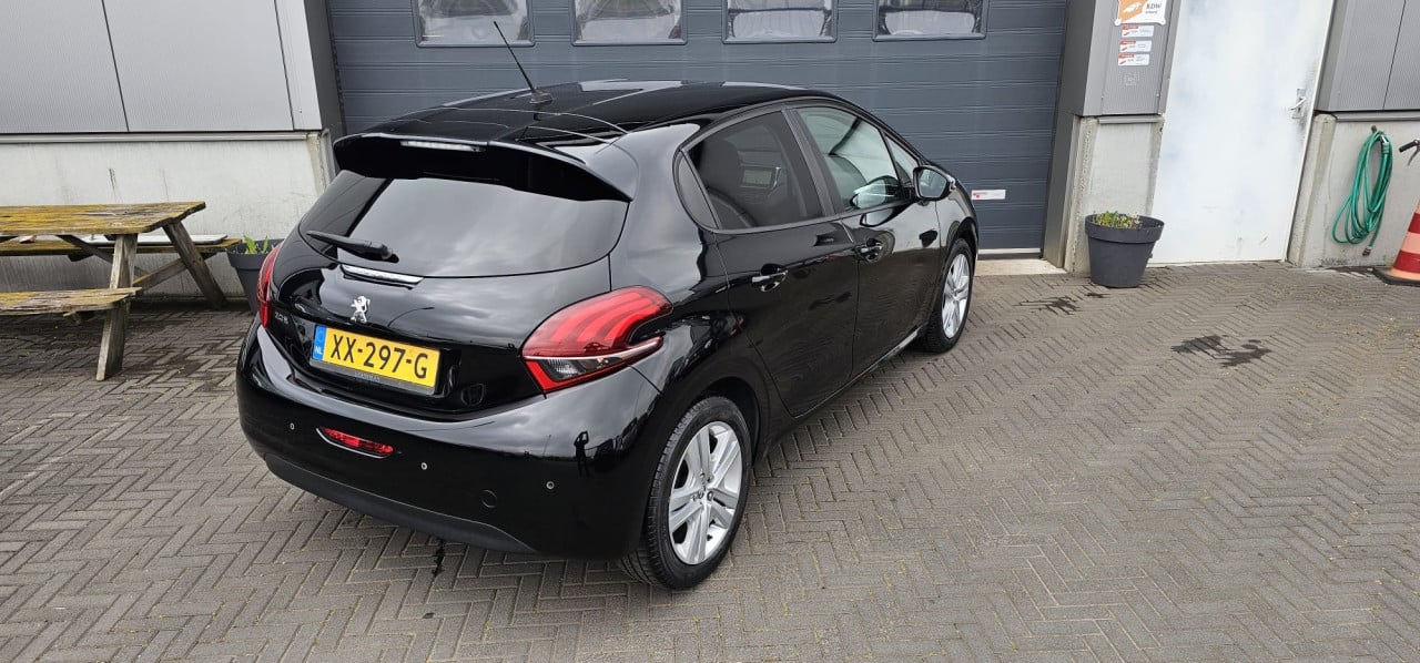 TE KOOP PEUGEOT 208 1.2 PURE TECH SHINE 106.327 KM TWEEDE EIGENAAR