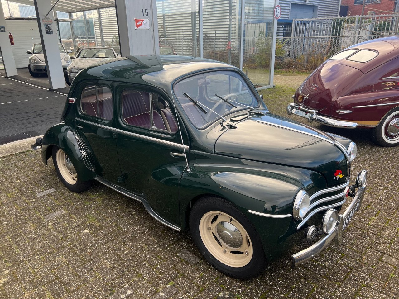Prachtige Renault 4 CV uit 1957