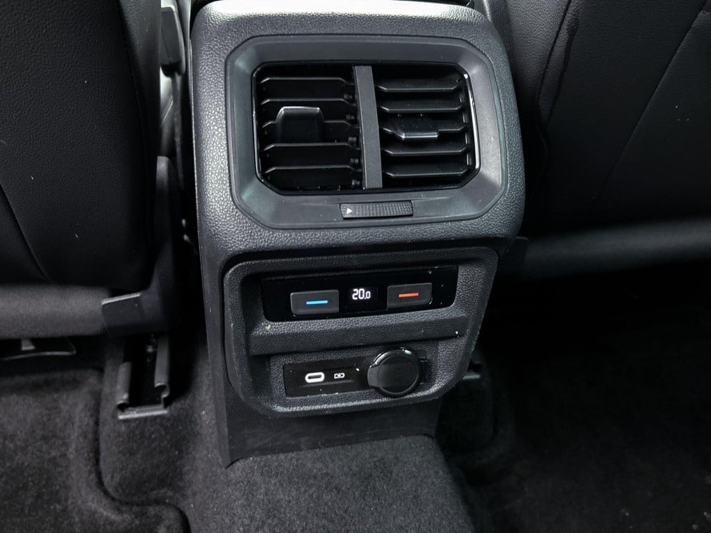 Volkswagen Tiguan 1.5 tsi r-line | automaat | lmv | panorama dak | climate 