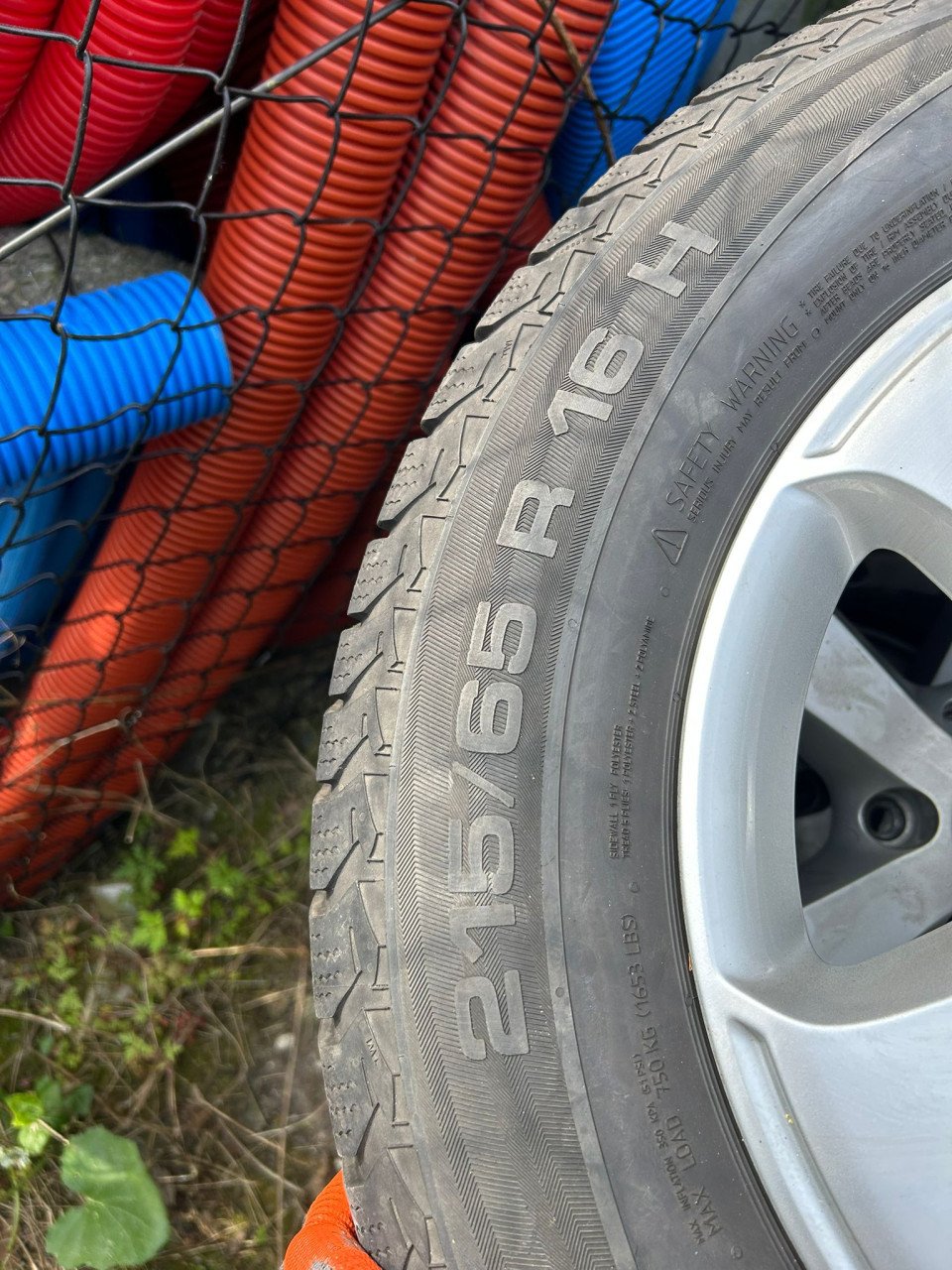 VOLKSWAGEN ALUMINIUM VELGEN MET UNIROYAL WINTER BANDEN