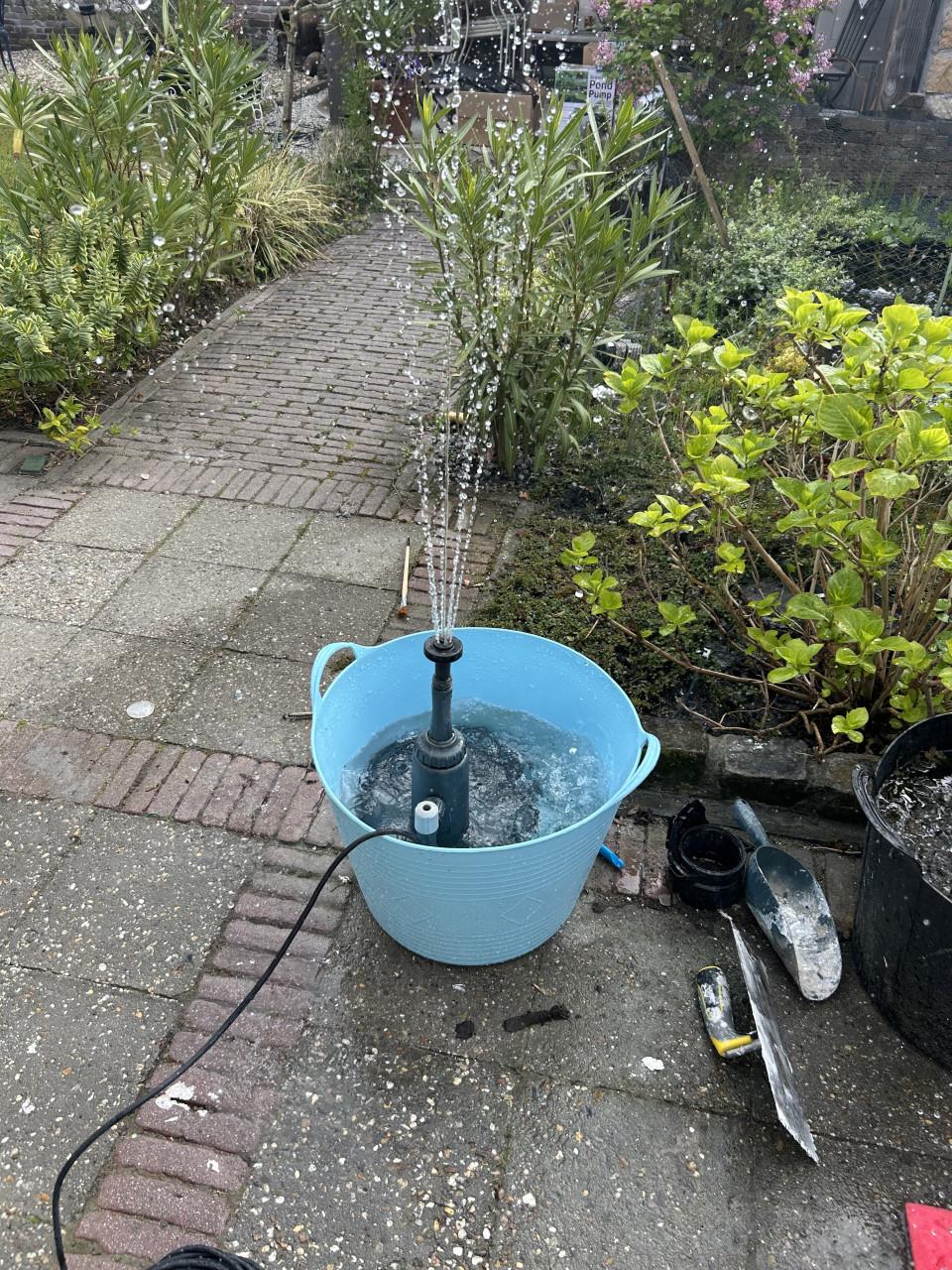 Te koop hozelock easy clear 9000 3 in 1 Vijverpomp pomp uv. Filter