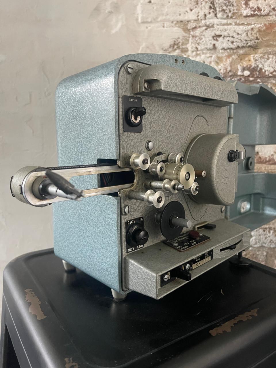 Weimar 2 8mm projector