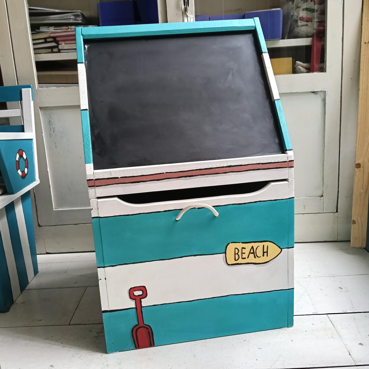 Kinderbankje en/of Speelgoedkist