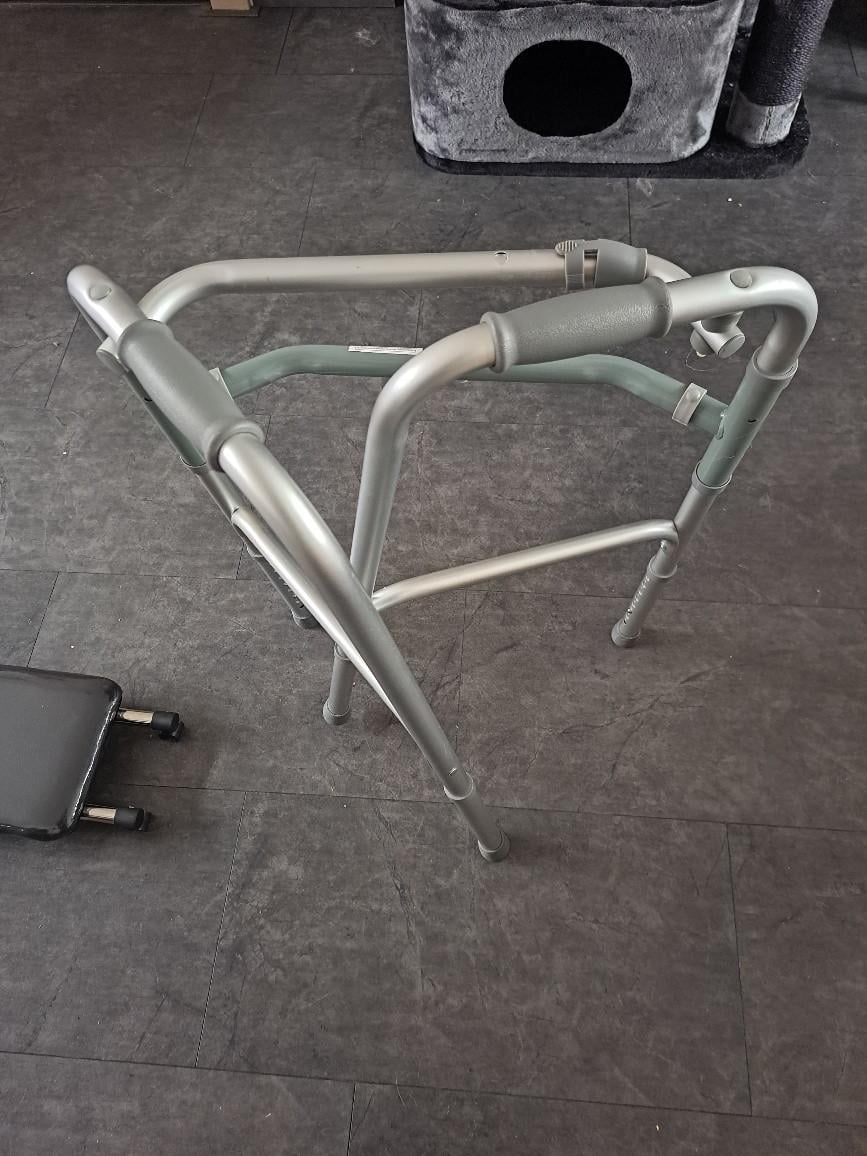 OPVOUWBAAR LOOPREK MET EXTERN OPKLIKBAAR ZITGEDEELTE