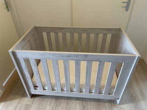 Babybedje met matras