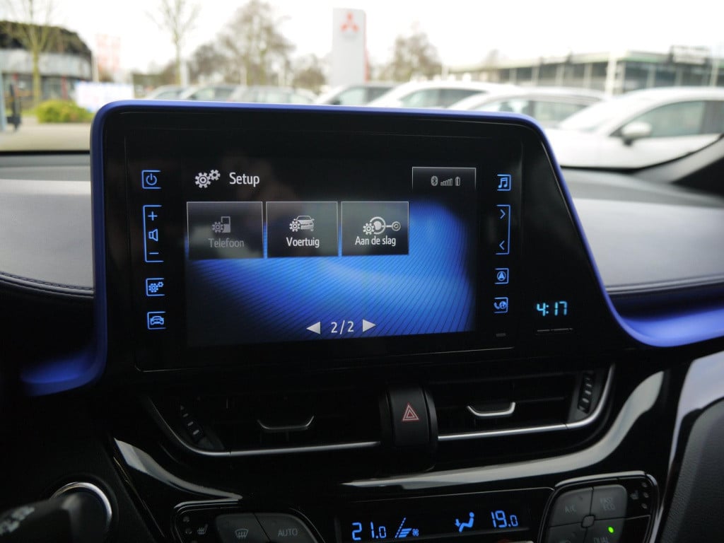Toyota C-hr 1.8 hybrid bi-tone|dealeronderhouden|rijklaar