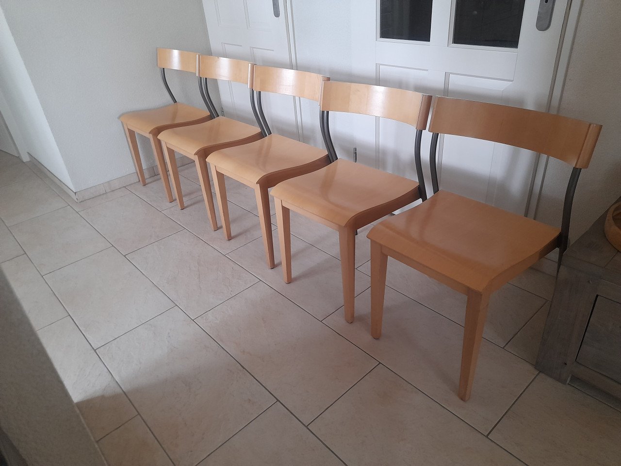 5 stapelbare stoelen ( in goede staat )