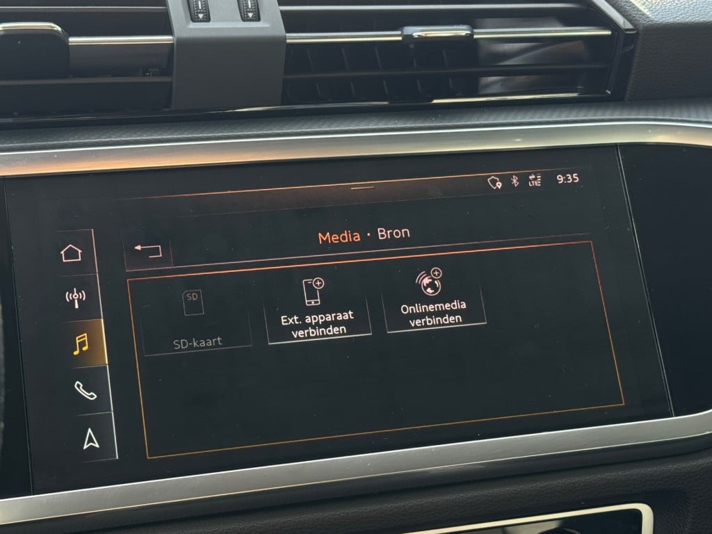 Audi Q3 35 tfsi * camera * matrix led * leer * keyless * trekhaak