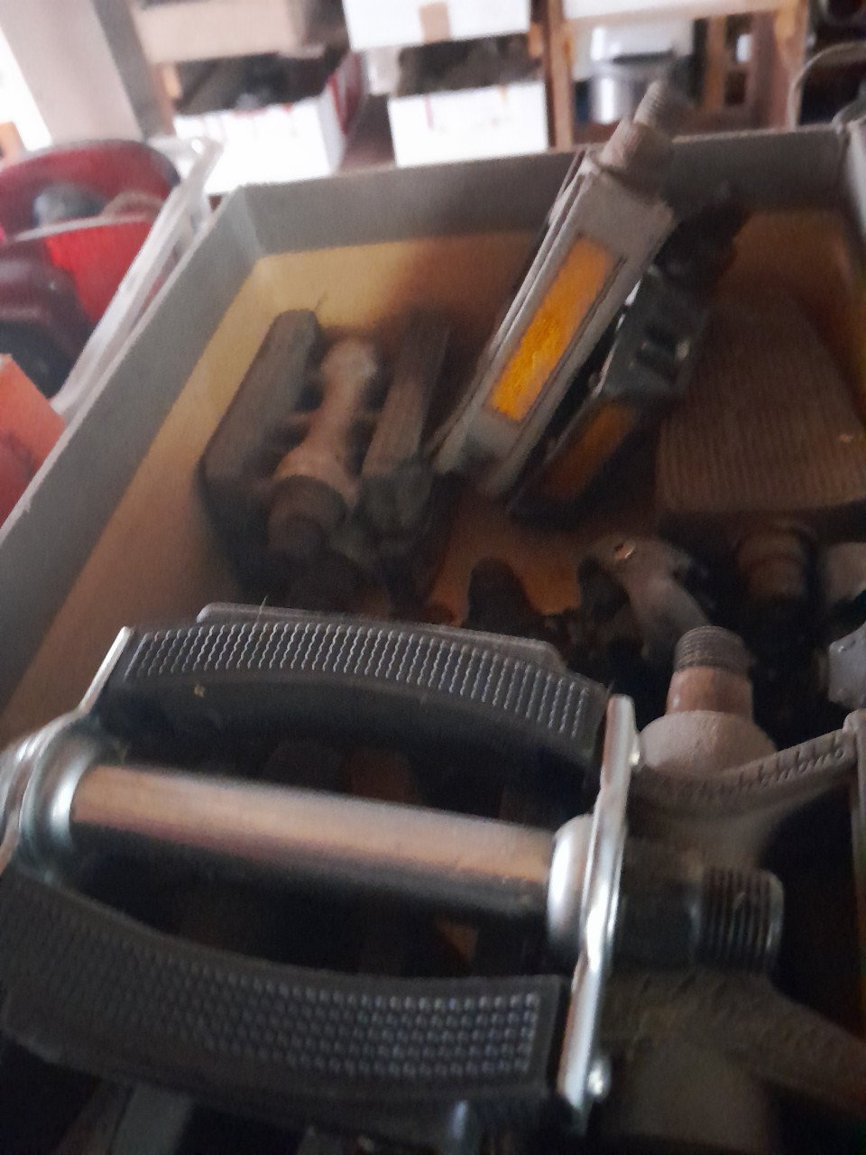 Partij fiets onderdelen zowel nieuw als gebruikt