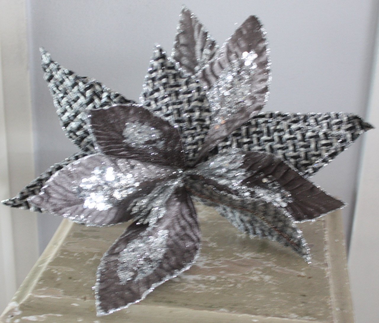 Set van 4 glitter bloemen  zilverkleurop knijper