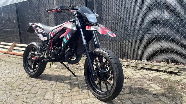 Schitterende aprilia sx/sf derbi senda mdl met yansuni stage 2 uitlaat