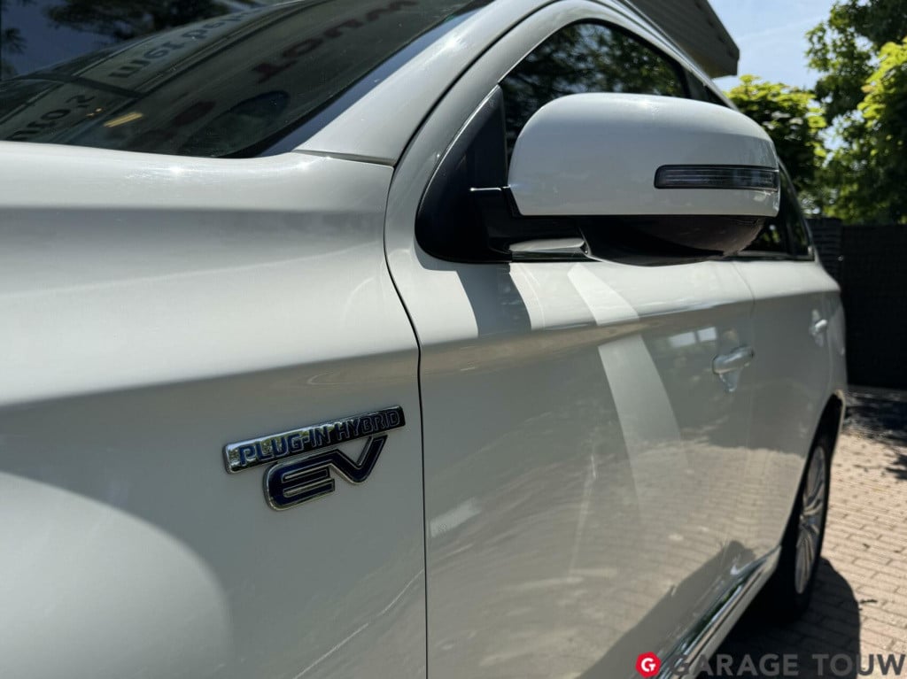 Mitsubishi Outlander 2.4 phev pure+ afn.trekhaak + winterset