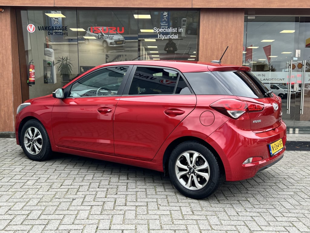 Hyundai I 20 1.2 hp i-motion premium | stuur/stoelverw. | radio | airco