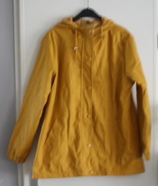Gele regen jas met rits en knopen maat 44