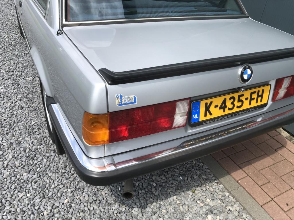 BMW 3-serie 318i 90pk sedan e30