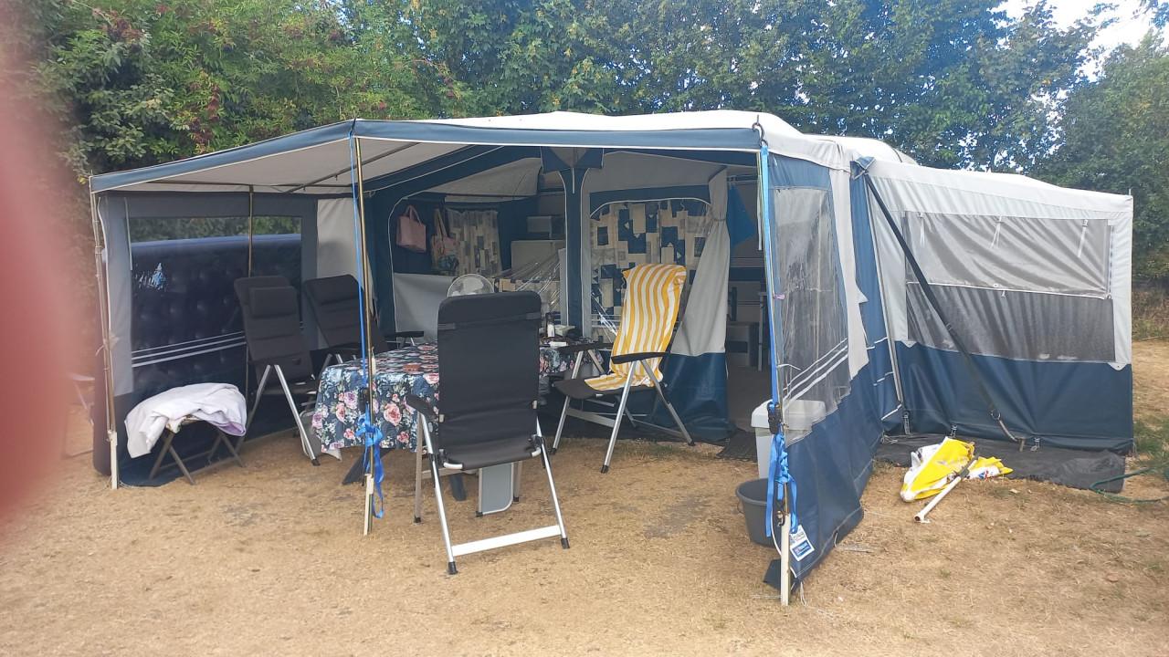 Hobby prestige 425 met voortent luifel en uitbouw