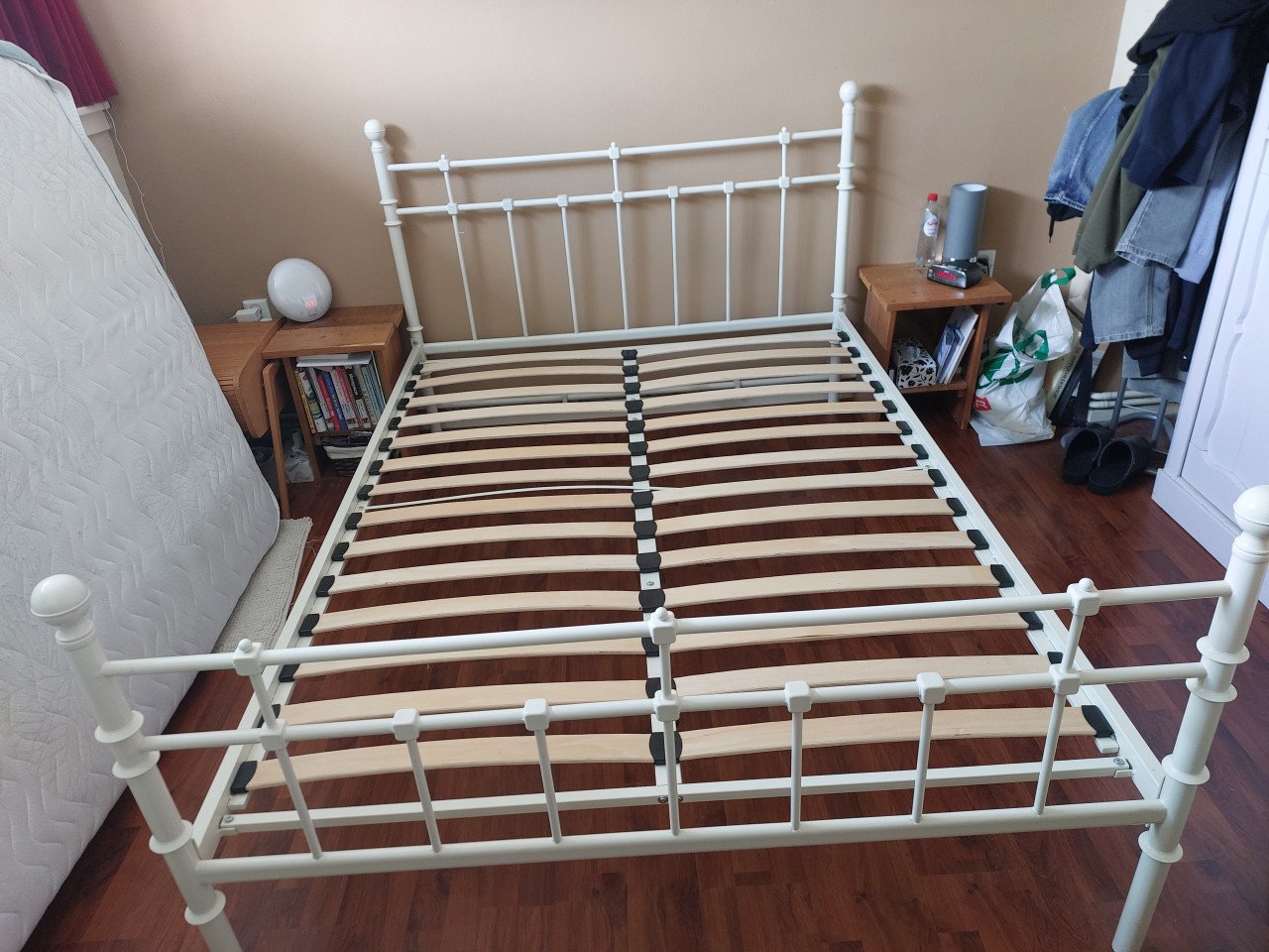 Ikea metalen bed