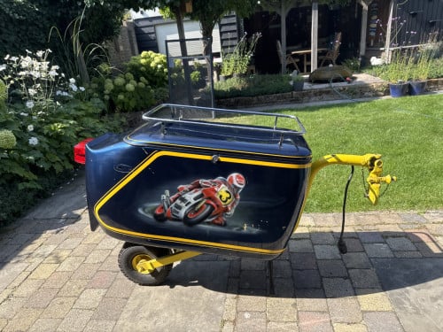 Karretje voor achter de motor gereserveerd