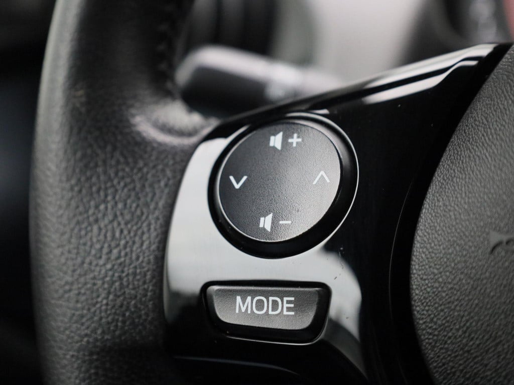 Peugeot 108 1.0 e-vti allure | lmv | climate control | dab | apple carplay 