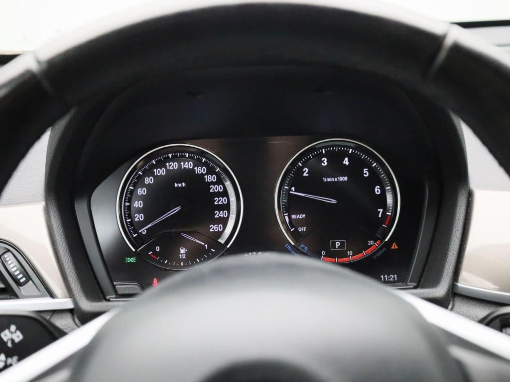 BMW X1 sdrive18i business edition | automaat | navigatie | head-up display